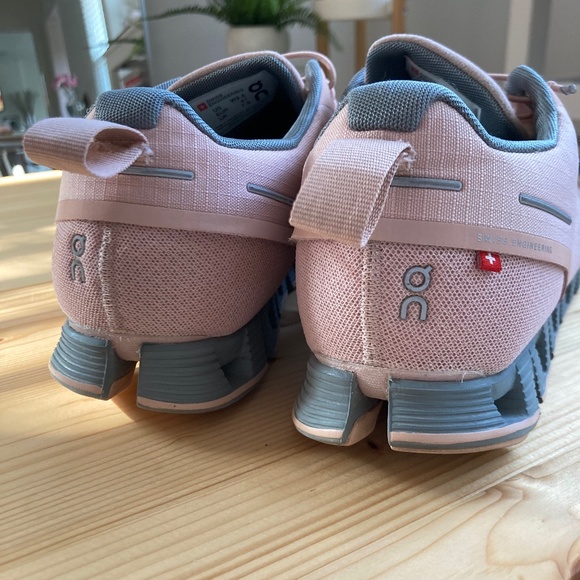 On Cloud Waterproof Running Shoes Rose/Lunar - Picture 7 of 13